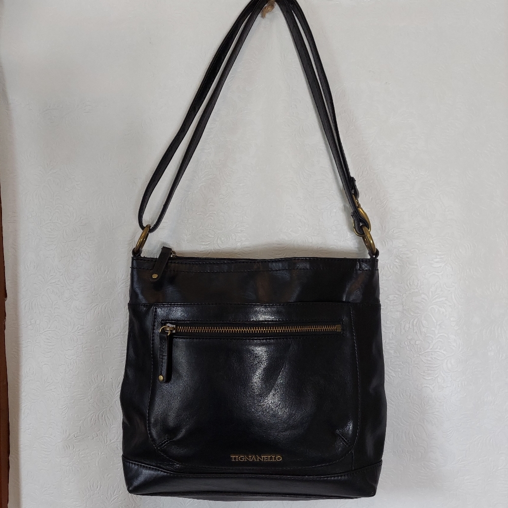 Tignanello Black Leather Adjustable Crossbody, Medium in Excellent condition